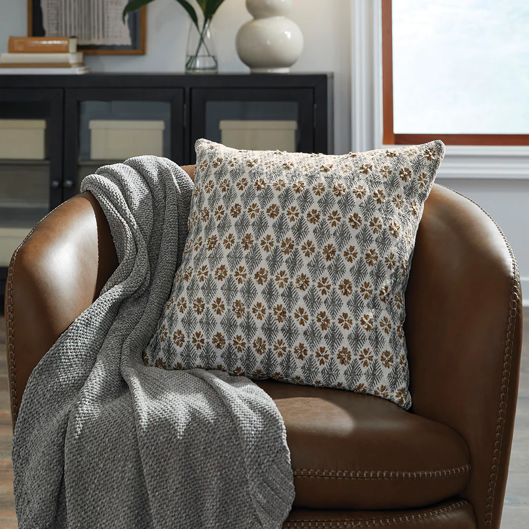 Dainwick Pillow - Image 2