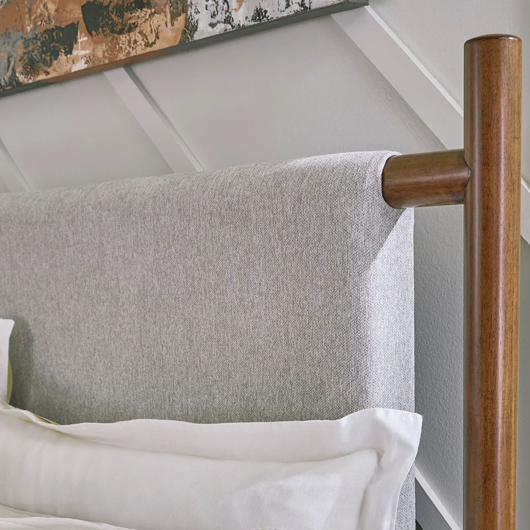 Lyncott Upholstered Bed - Image 5
